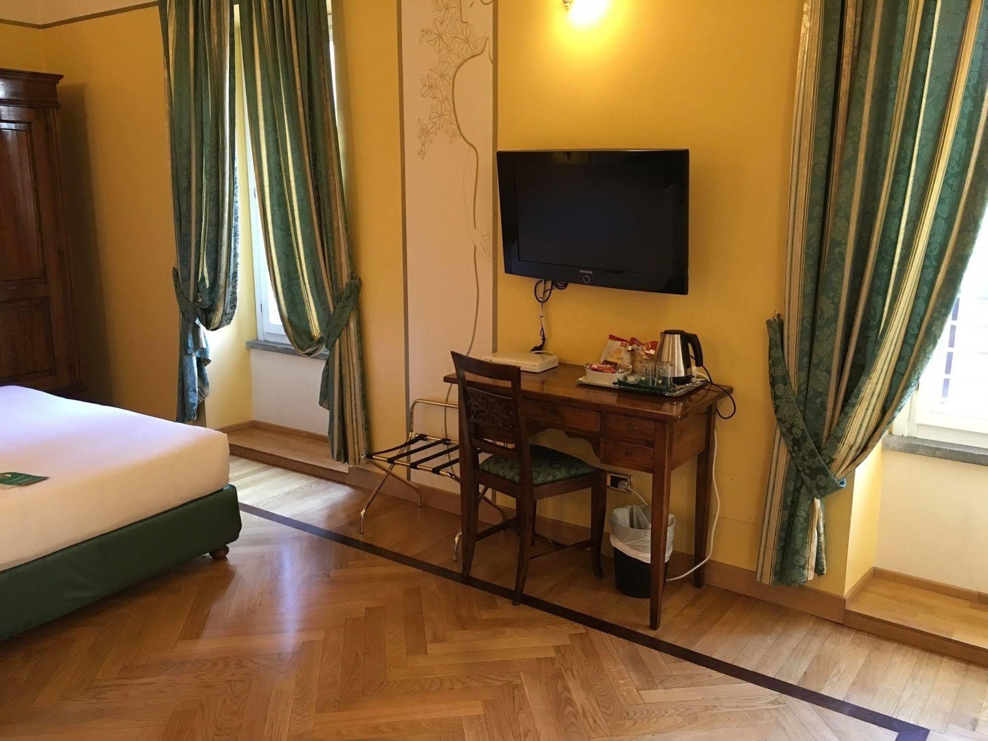 Coronari Palace Рим Экстерьер фото